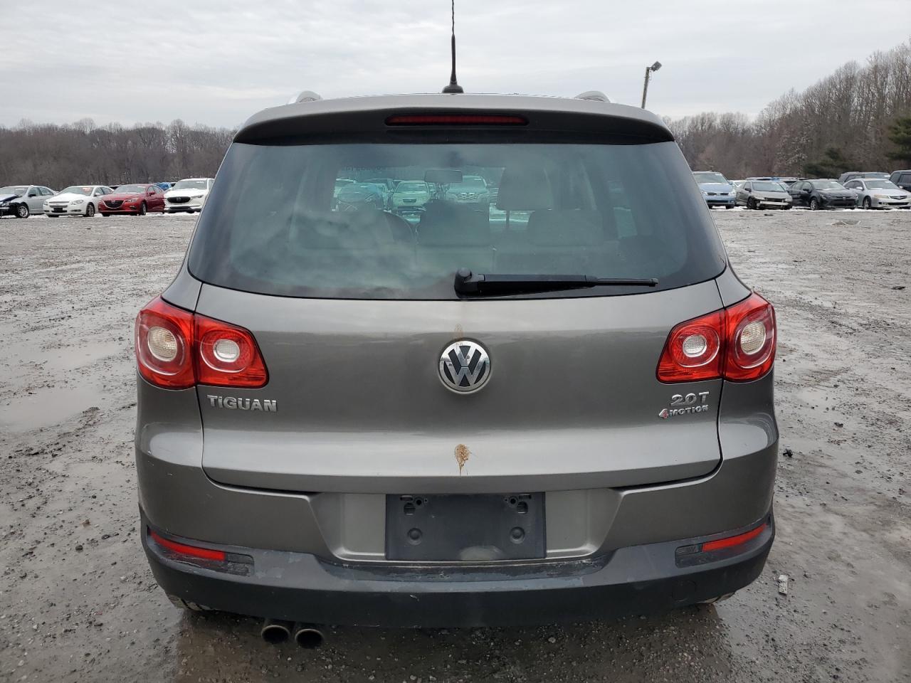 WVGBV7AX9BW523687 2011 Volkswagen Tiguan S