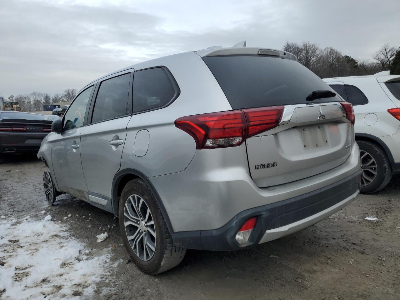 2018 Mitsubishi Outlander Es vin: JA4AD2A34JZ038061