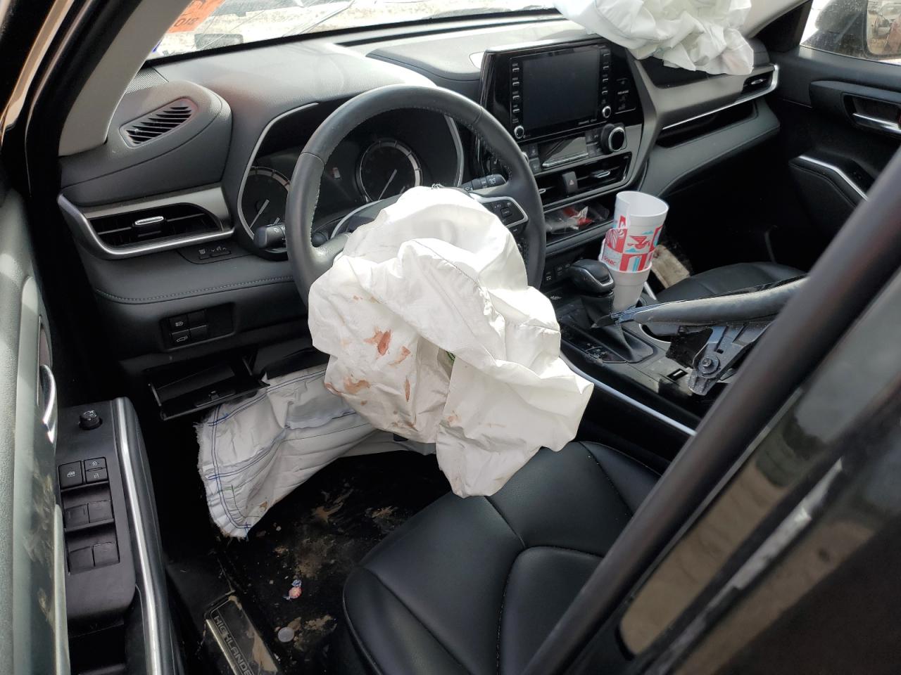 VIN: 5TDGZRAH5NS141647 2022 TOYOTA HIGHLANDER