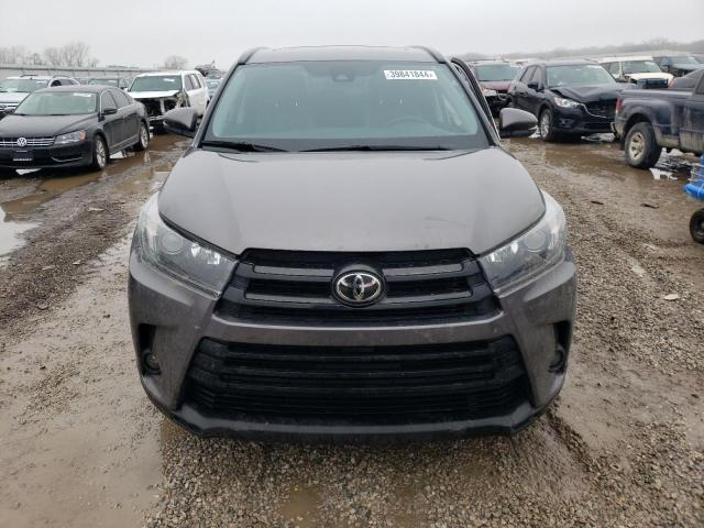 VIN 5TDJZRFH0KS601775 2019 Toyota Highlander, SE no.5