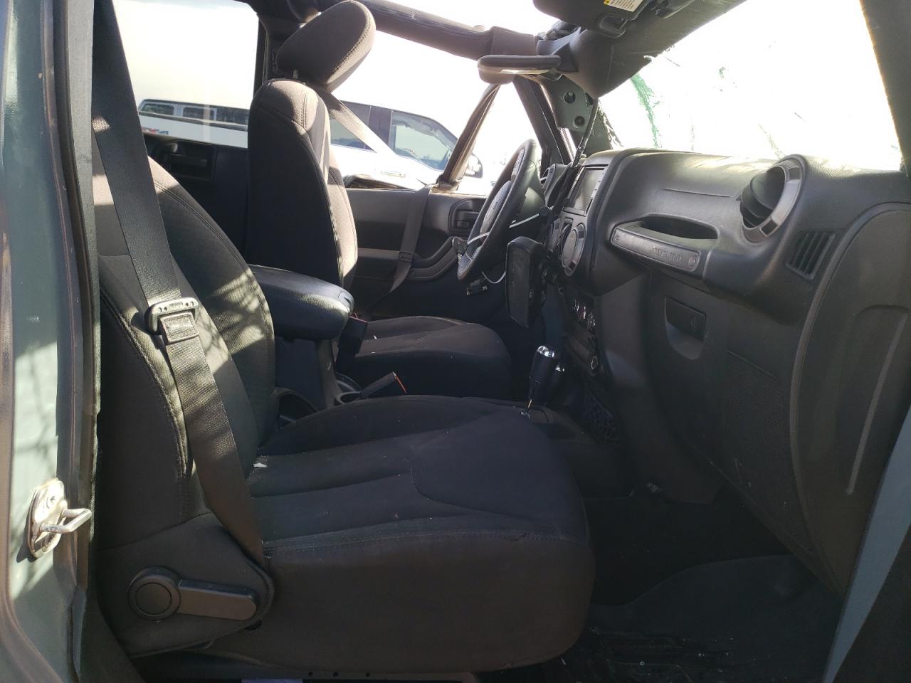 1C4BJWDG5EL277152 2014 Jeep Wrangler Unlimited Sport