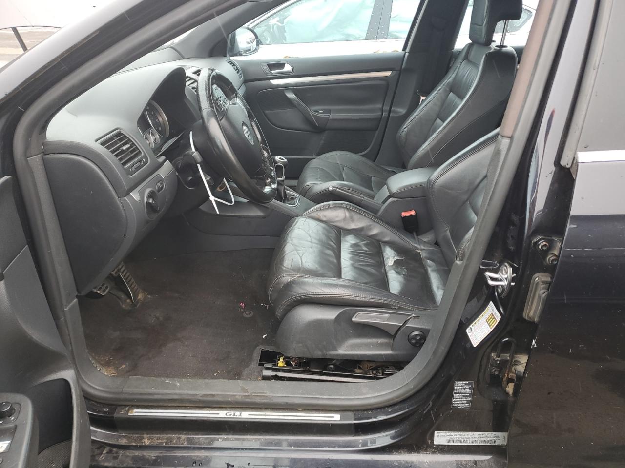 3VWXJ81K66M650223 2006 Volkswagen Jetta Gli Option Package 2