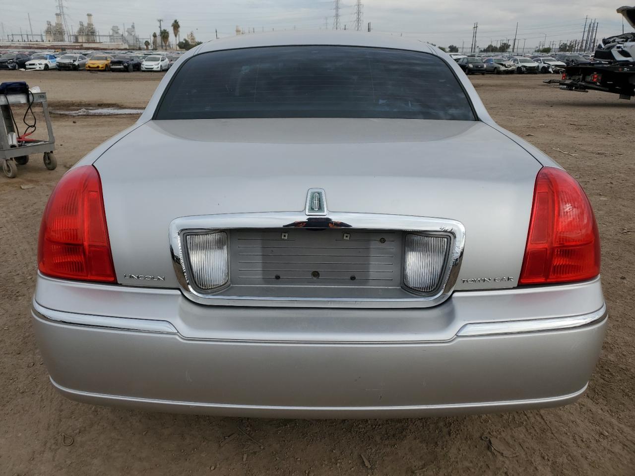 1LNHM82V17Y629367 2007 Lincoln Town Car Signature Limited