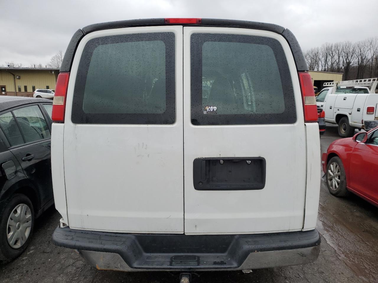 Lot #2869102267 2011 GMC SAVANA G15