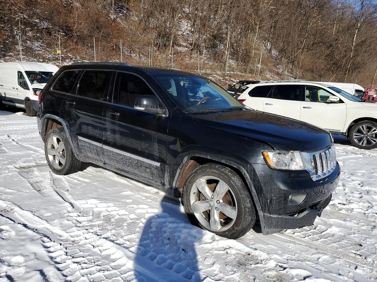 1J4RR6GT2BC586826 2011 Jeep Grand Cherokee Overland