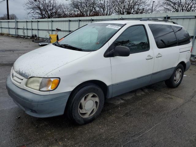 2001 Toyota Sienna LE