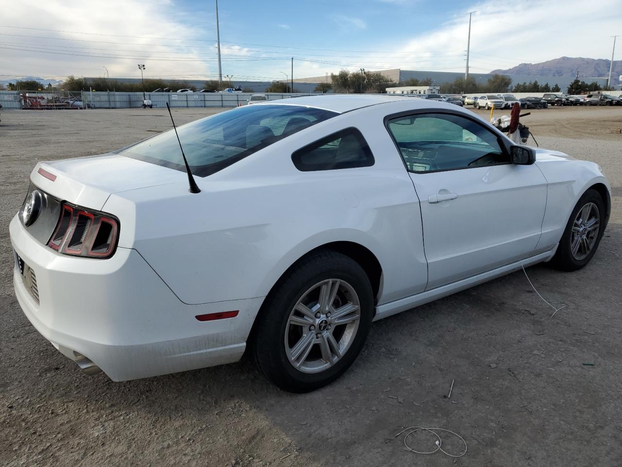 2014 Ford Mustang vin: 1ZVBP8AM9E5242684