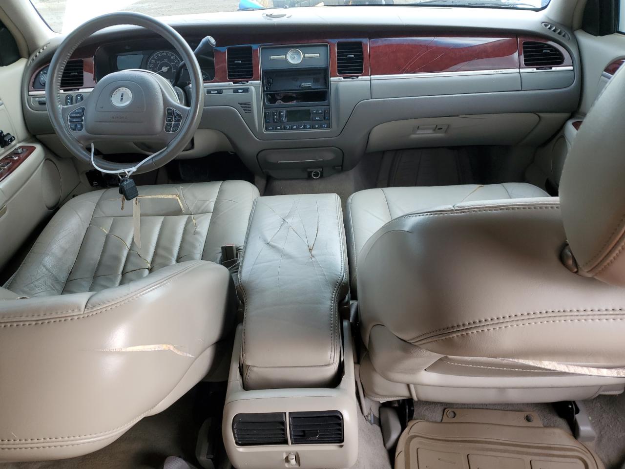 1lnhm81w24y677238 1LNHM81W24Y677238 2004 Lincoln Town Car Executive