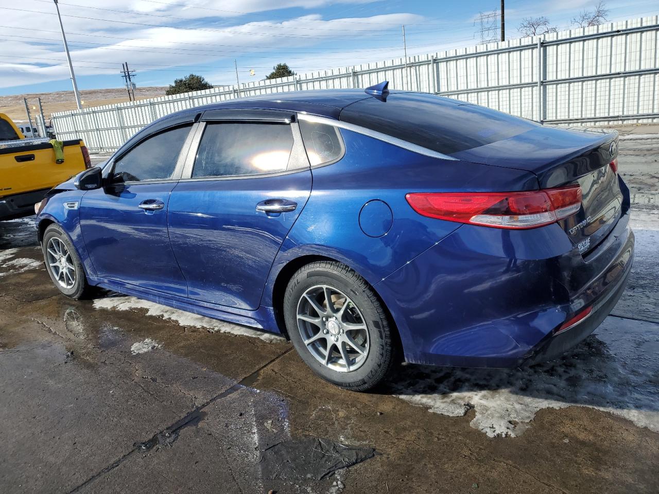 2018 Kia Optima Lx vin: 5XXGT4L32JG181475