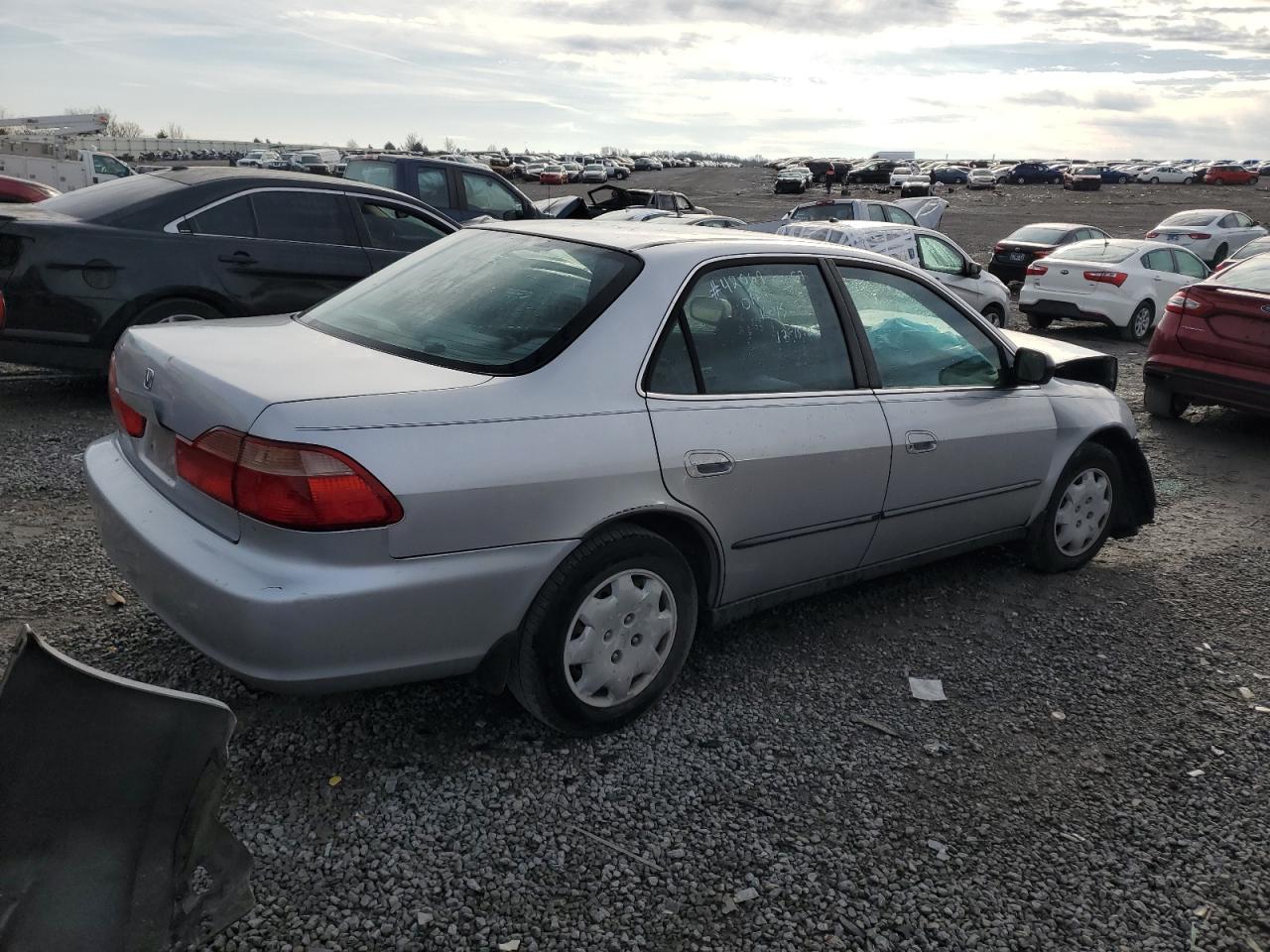 1HGCG5647YA076256 2000 Honda Accord Lx