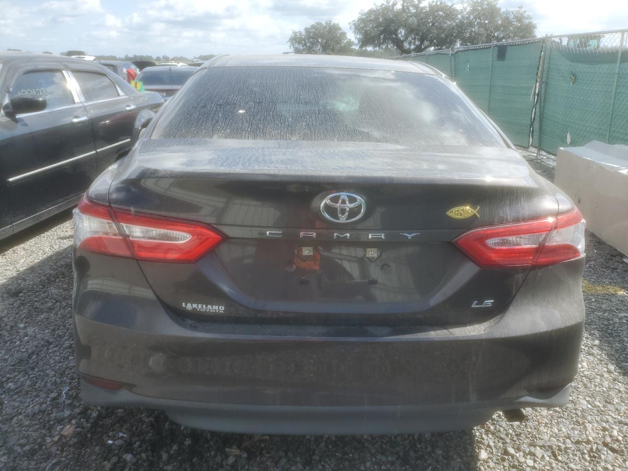 4T1B11HK0JU069357 2018 Toyota Camry L