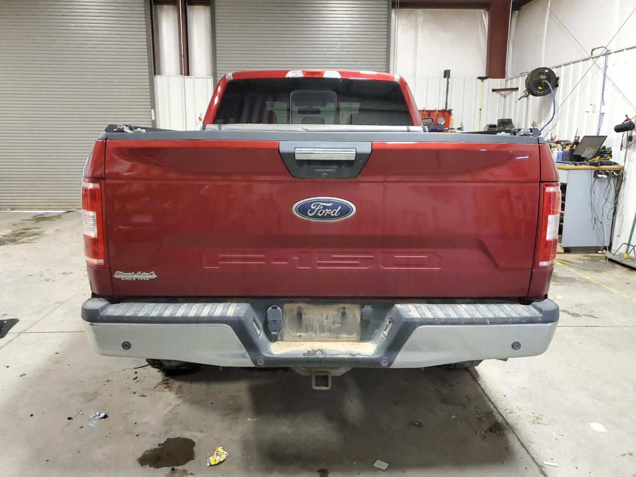 2018 Ford F150 Super Cab vin: 1FTFX1E55JKG04925