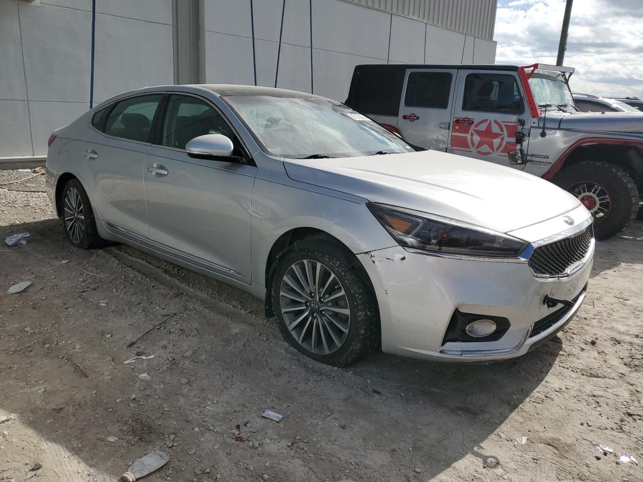 KNALC4J18H5070084 2017 Kia Cadenza Premium