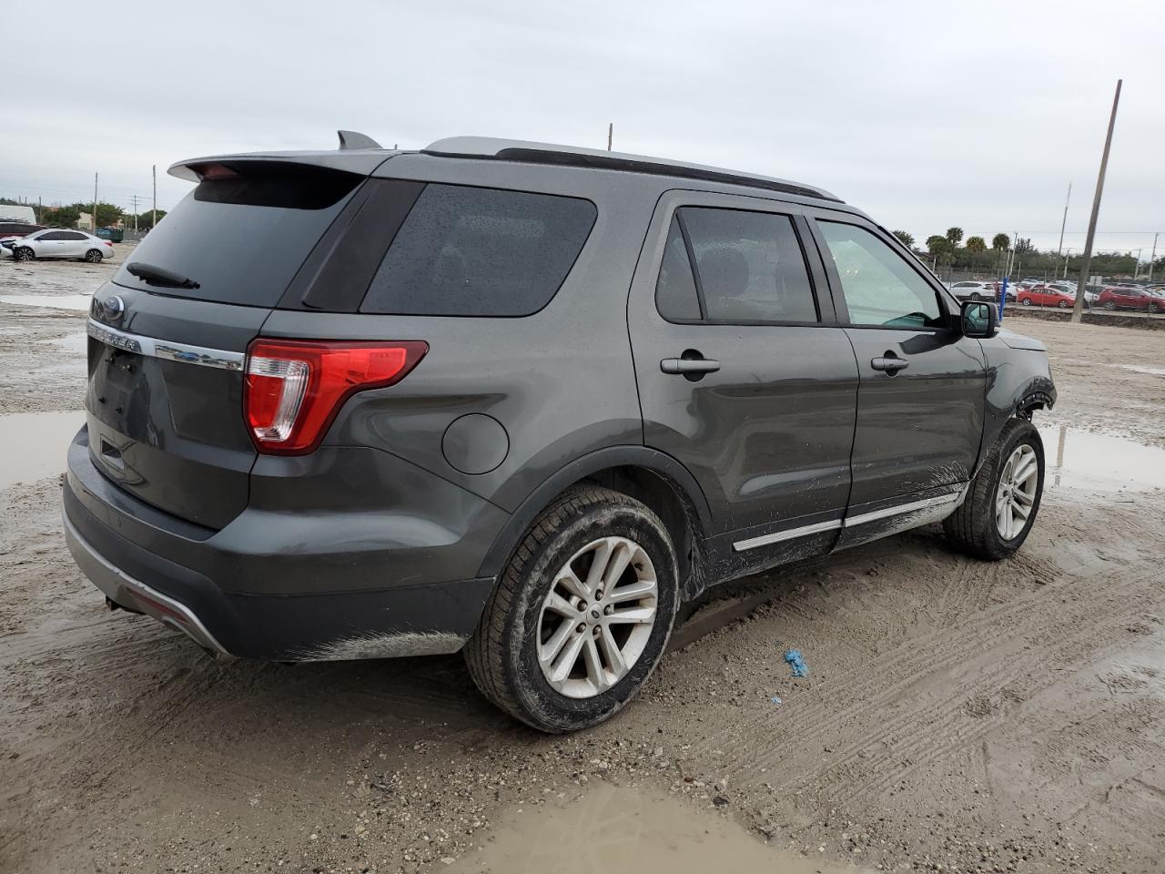 1FM5K7D84HGB60180 2017 Ford Explorer Xlt