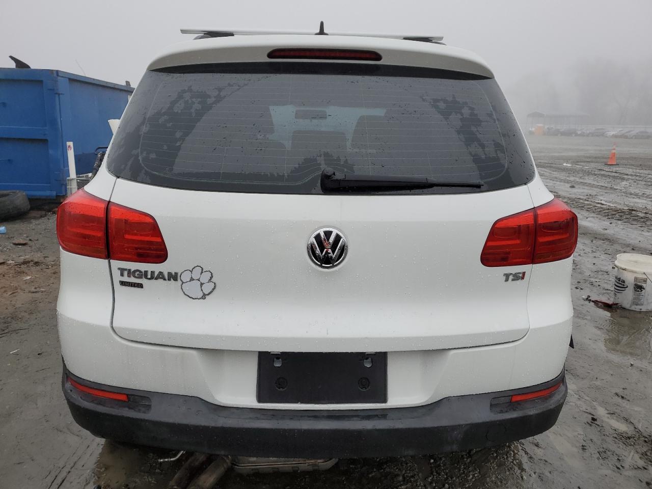 2017 Volkswagen Tiguan S vin: WVGAV7AX7HK043398