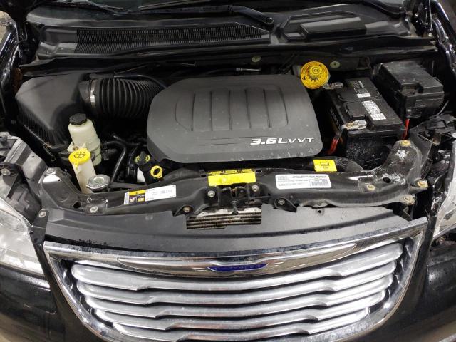 2015 Chrysler Town & Country - Image 12