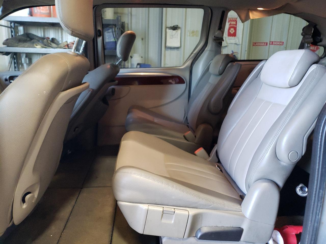 2A4GP54L36R720185 2006 Chrysler Town & Country Touring