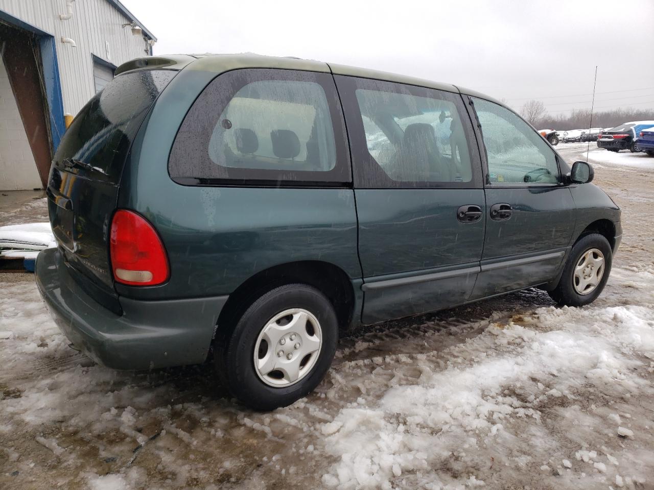 2B4FP25B3YR670183 2000 Dodge Caravan