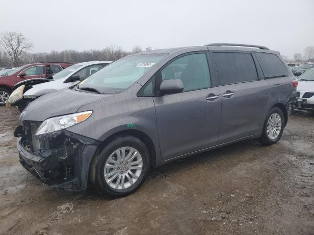 2017 Toyota Sienna XLE