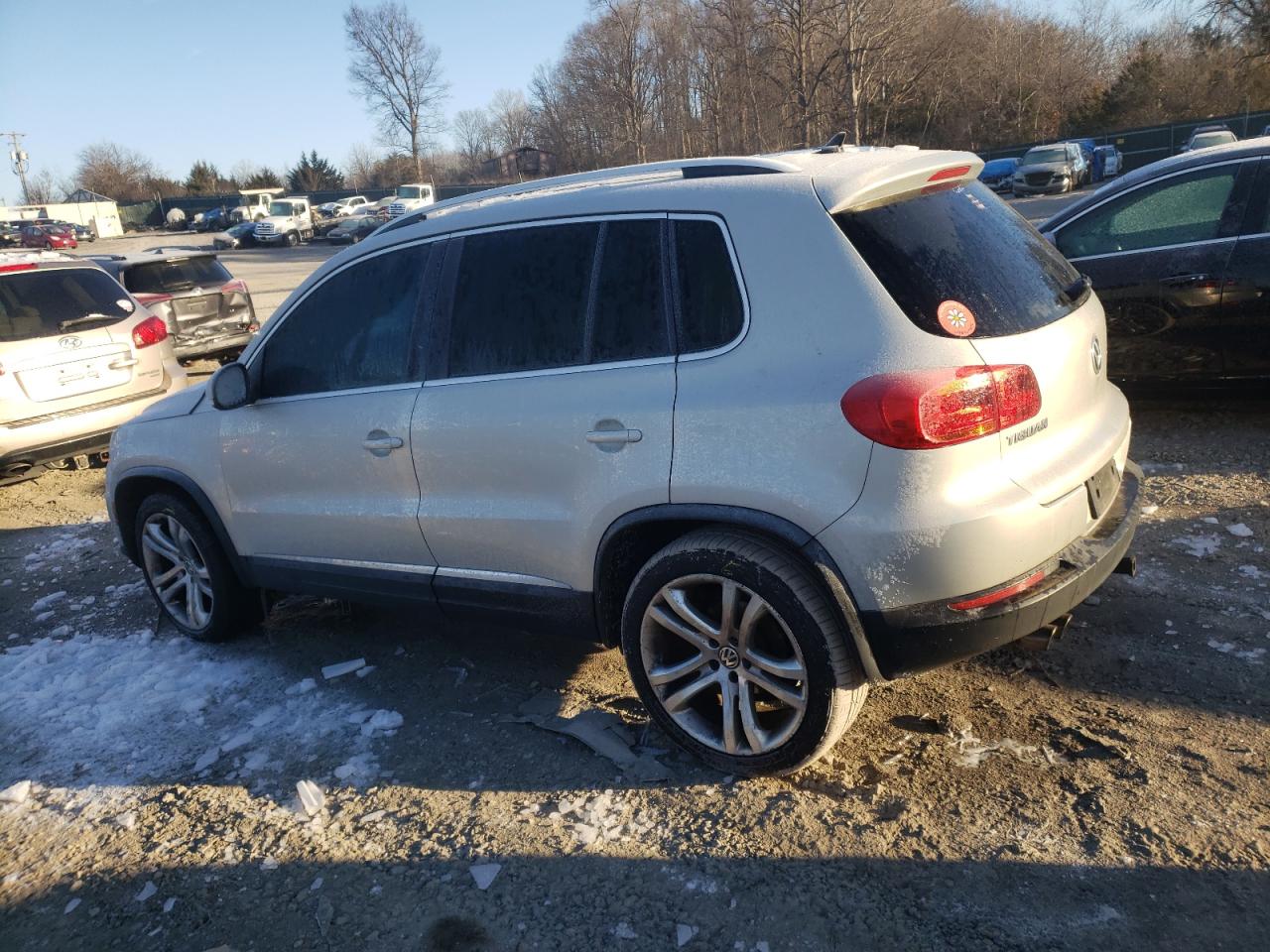 WVGAV7AX2CW551201 2012 Volkswagen Tiguan S