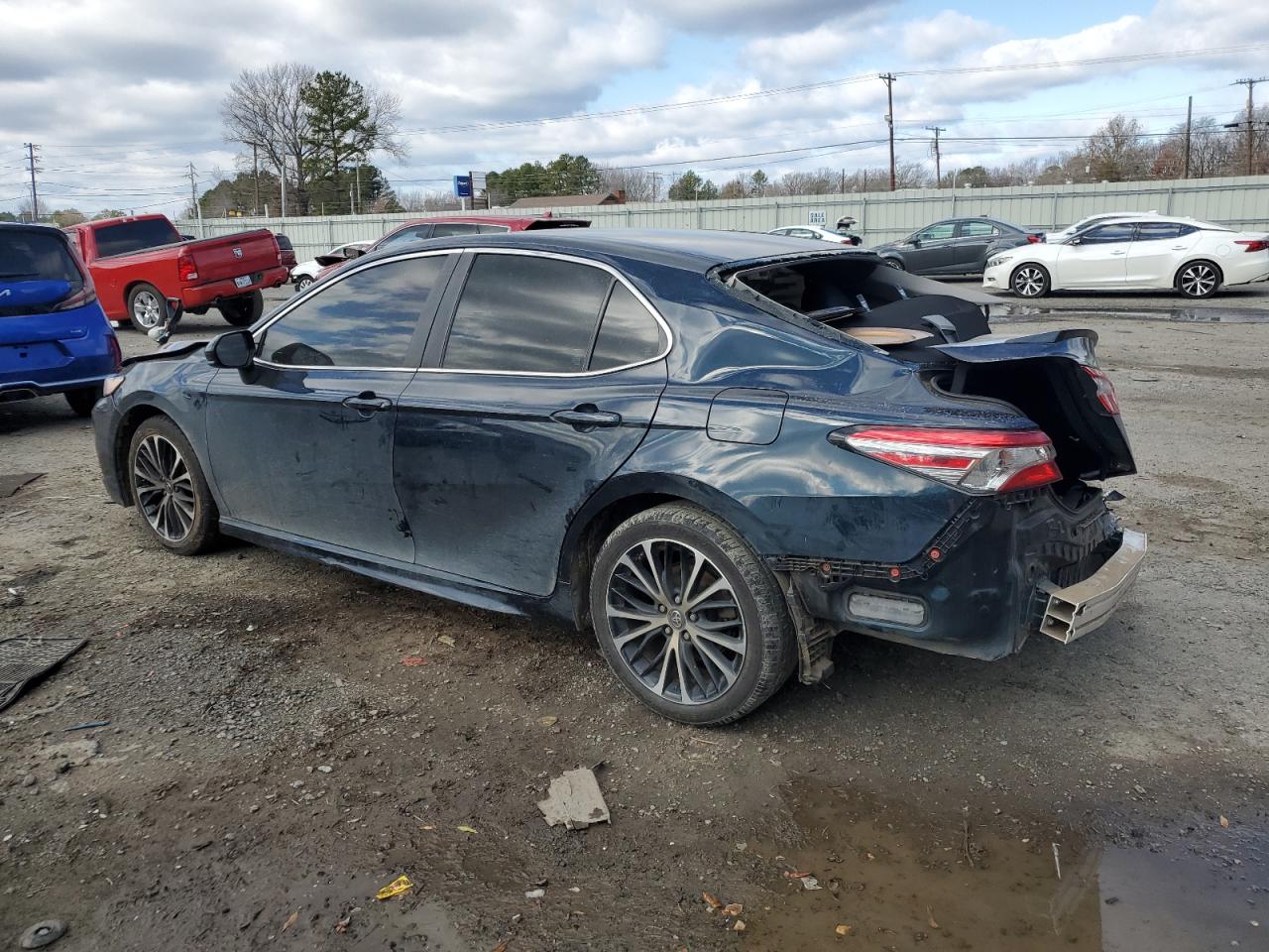 2018 Toyota Camry L vin: 4T1B11HK8JU654011