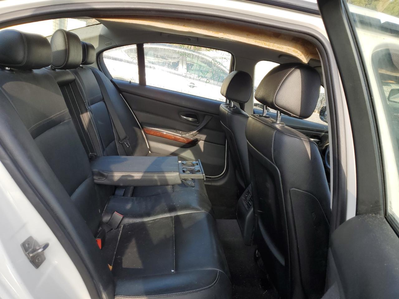 WBAPH7C51BE683336 2011 BMW 328 I