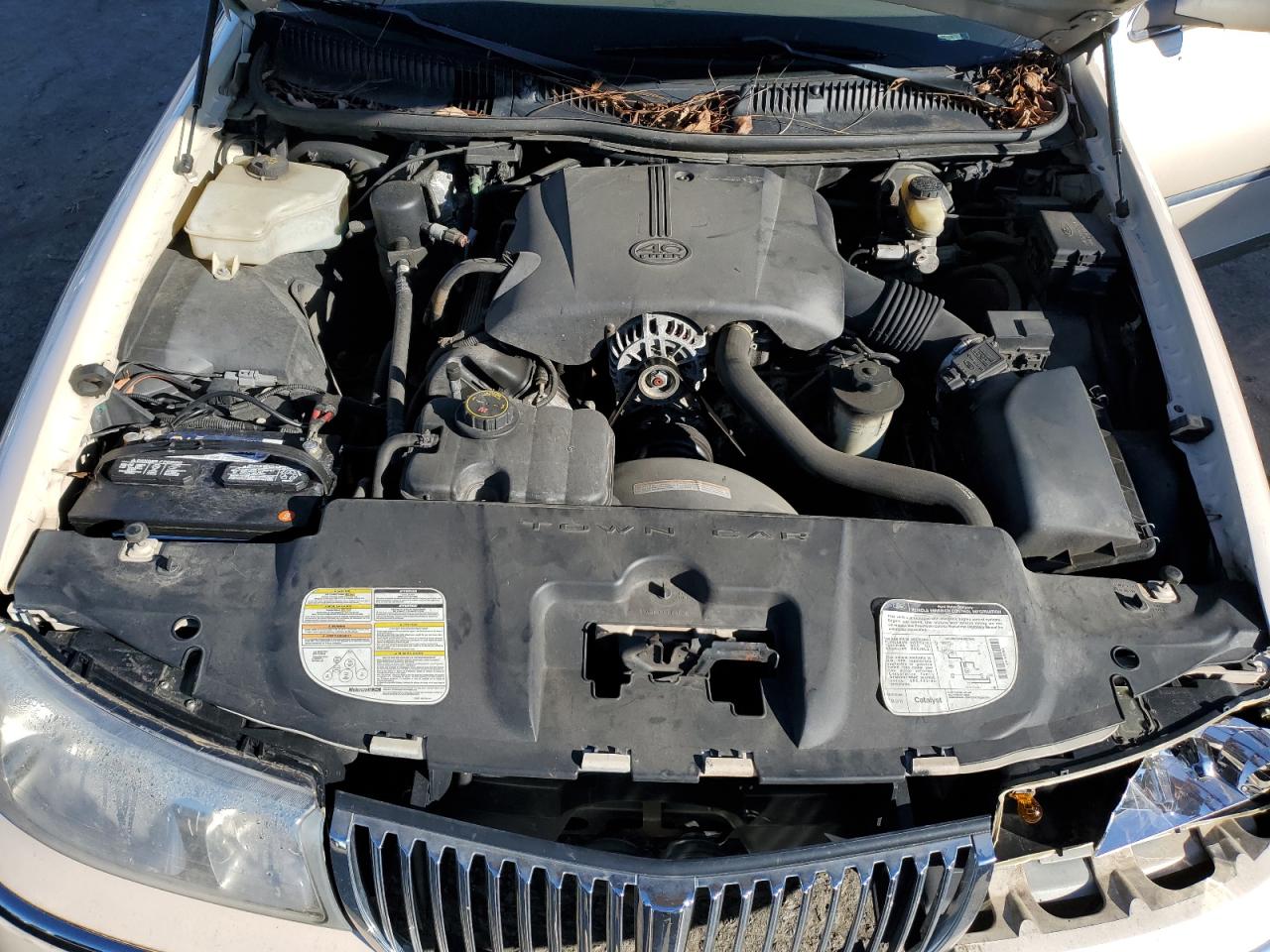 1LNFM83W7WY692602 1998 Lincoln Town Car Cartier 1LNFM83W7WY692602 1998 Lincoln Town Car Cartier