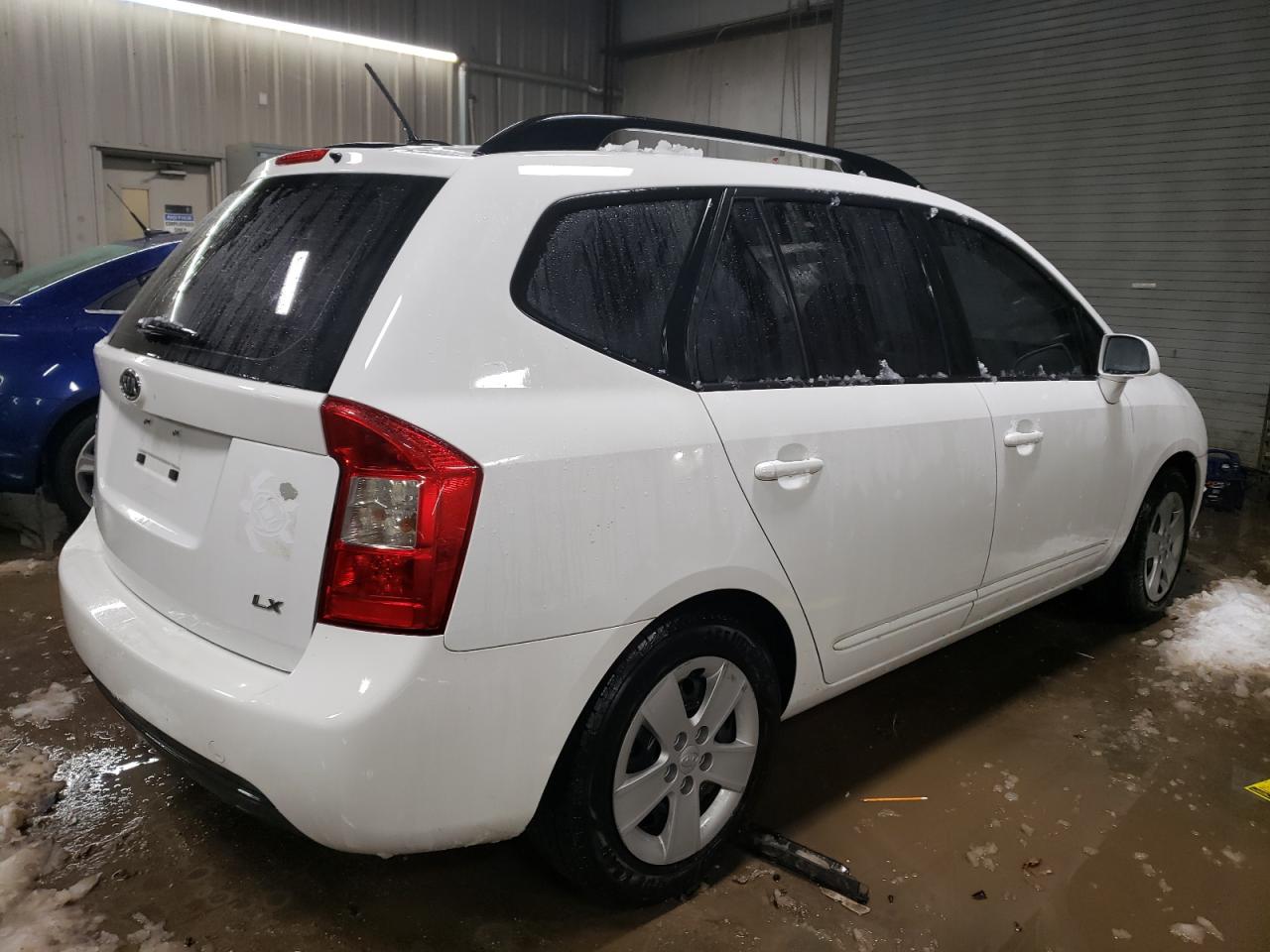 KNAFG529197262044 2009 Kia Rondo Base