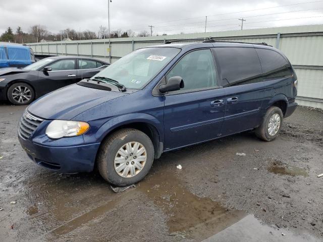 2005 Chrysler Town & Country LX