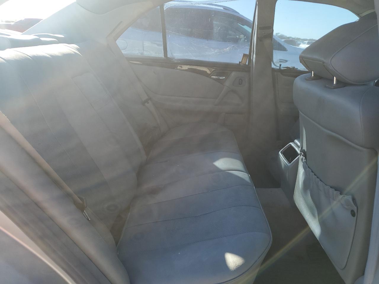 WDBJF25H1XA795057 1999 Mercedes-Benz E 300Td