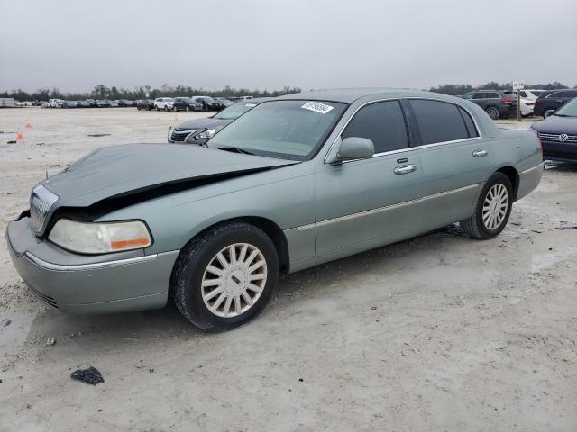 2005 Lincoln Town Car Signature