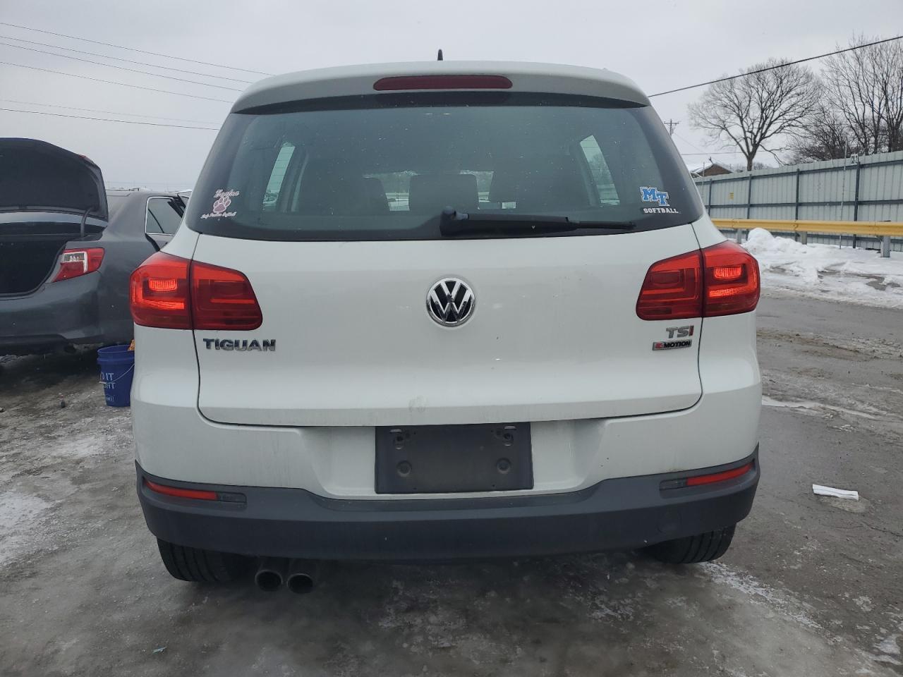 WVGBV7AX9HK027983 2017 Volkswagen Tiguan S