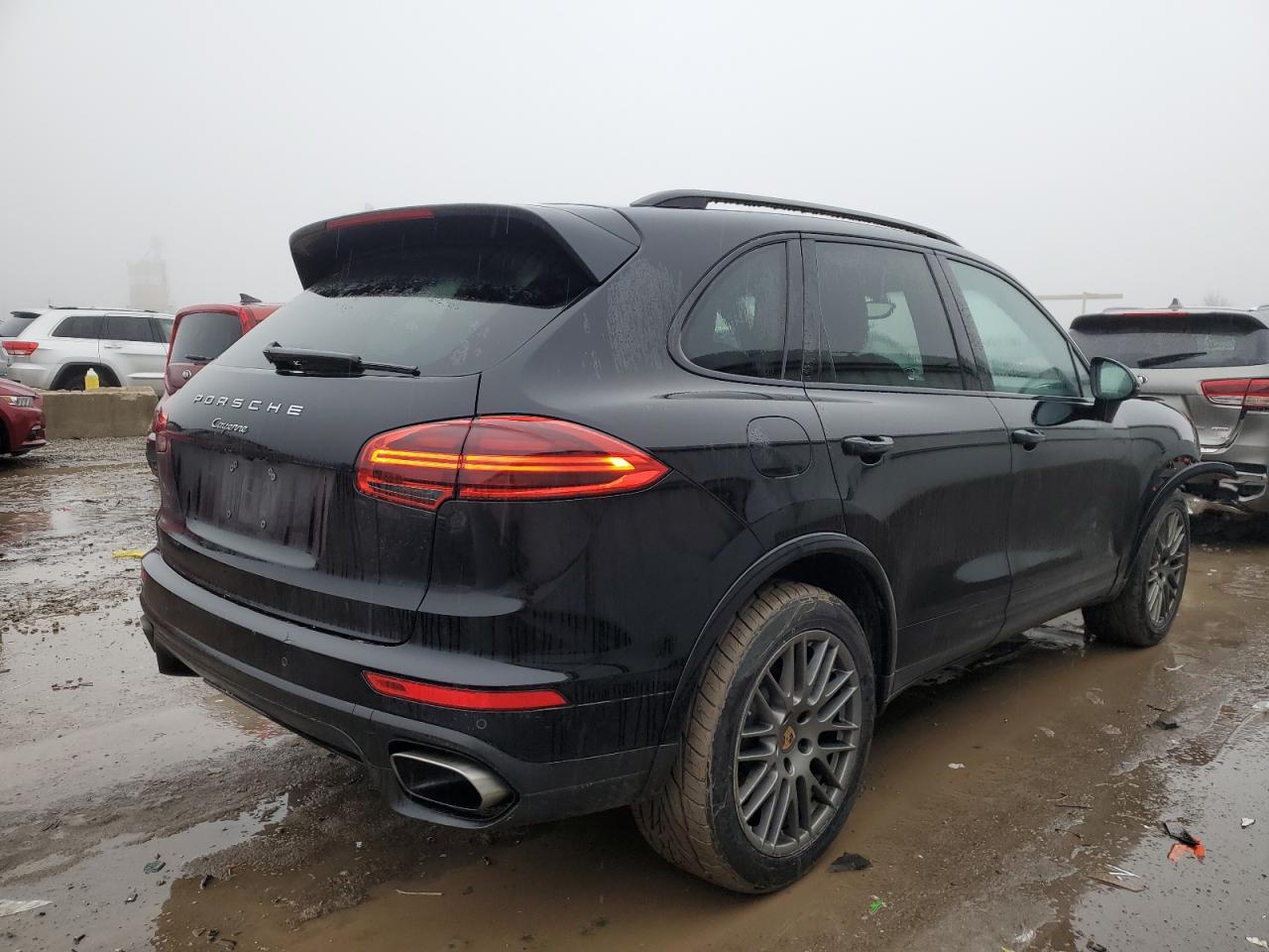 2017 Porsche Cayenne vin: WP1AA2A25HKA87552