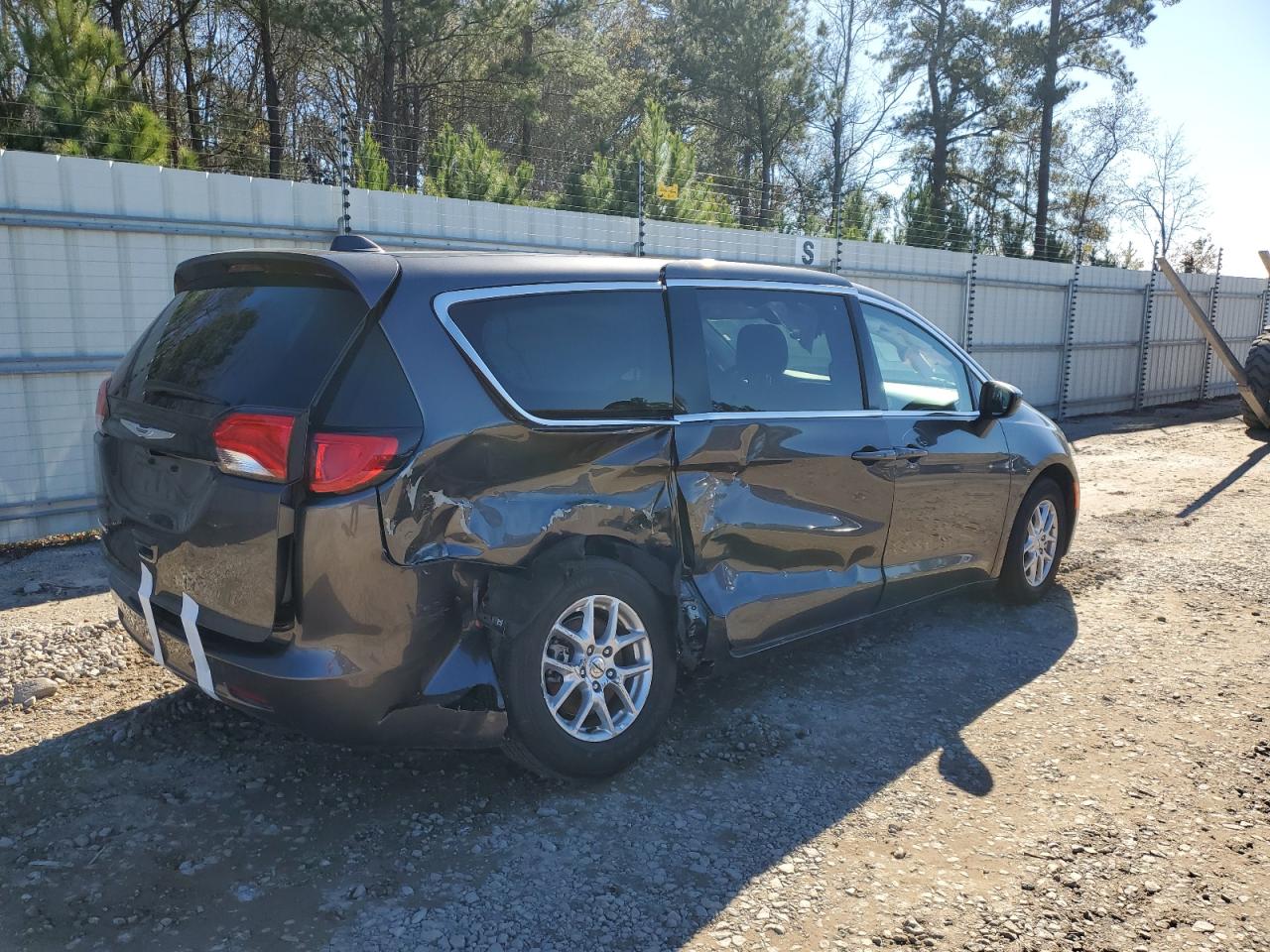 Lot #2369360683 2023 CHRYSLER VOYAGER LX