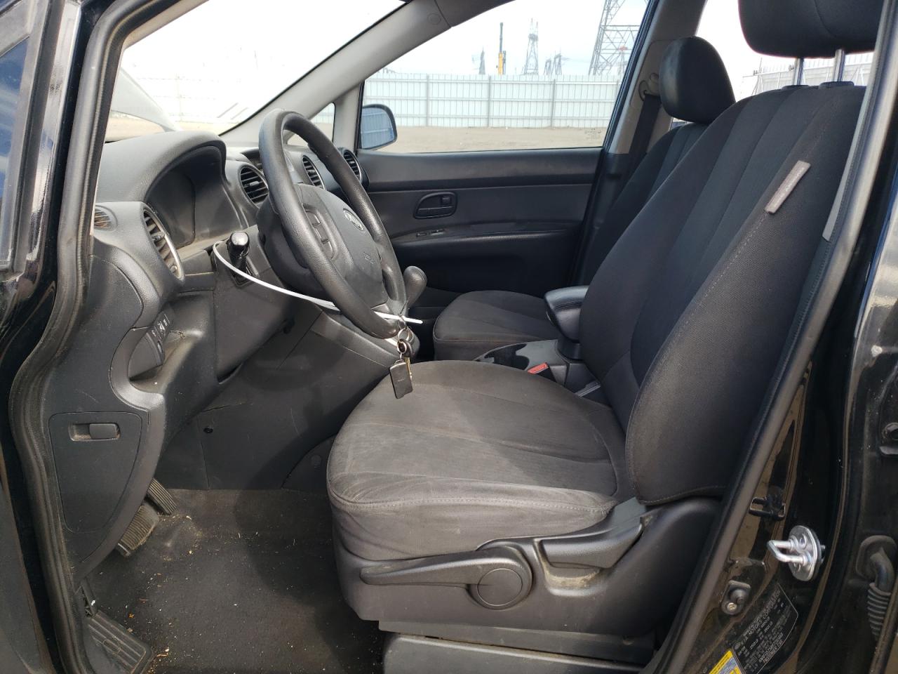 KNAFG525887210468 2008 Kia Rondo Base