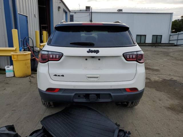 3C4NJDBB5JT433066 Jeep Compass Latitude
