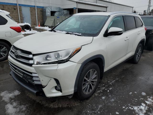 VIN 5TDJZRFH8KS622065 2019 Toyota Highlander, SE no.1