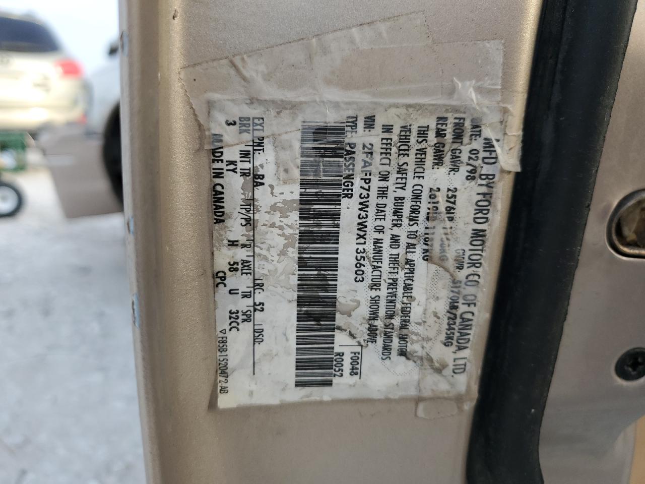 2FAFP73W3WX135603 1998 Ford Crown Victoria