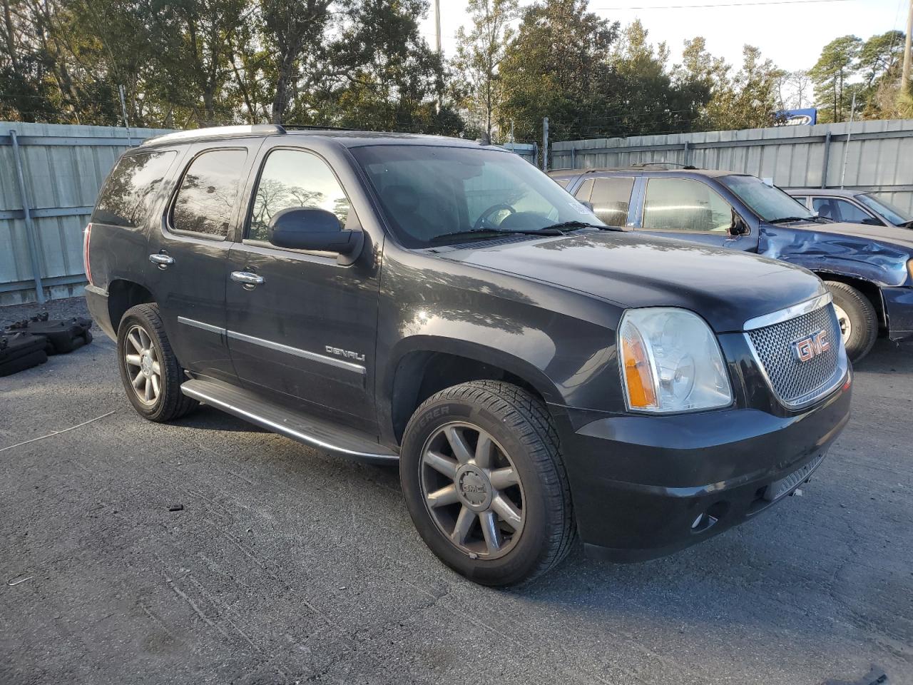 1GKS2EEF7CR322104 2012 GMC Yukon Denali