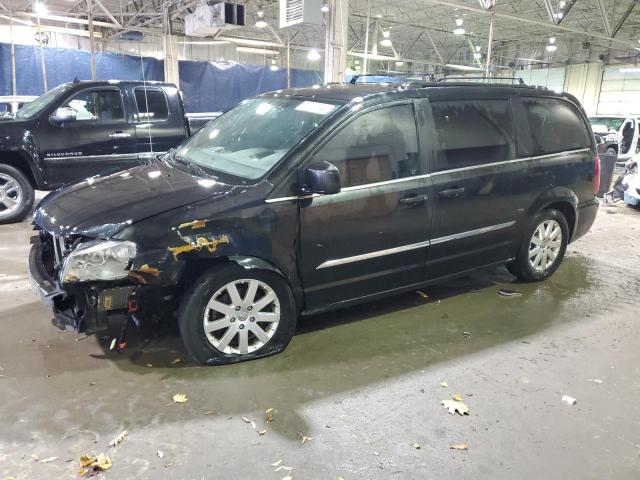 Lot #2340515723 2015 CHRYSLER TOWN & COU salvage car