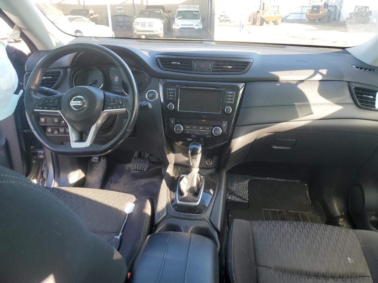 VIN: JN8AT2MV0JW304672 2018 NISSAN ROGUE