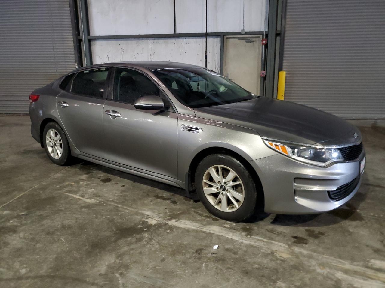 2016 Kia Optima Lx vin: 5XXGT4L39GG014670