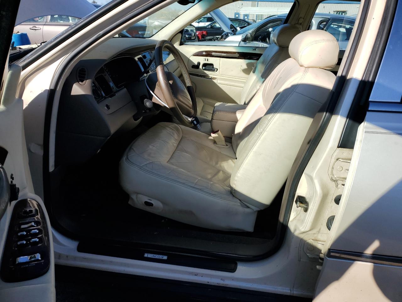 1LNFM83W7WY692602 1998 Lincoln Town Car Cartier 1LNFM83W7WY692602 1998 Lincoln Town Car Cartier