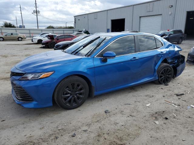 Lot #2423600078 2020 TOYOTA CAMRY LE salvage car