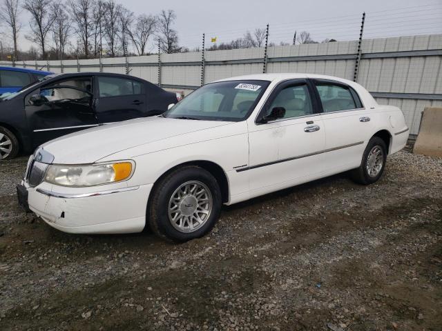 1999 Lincoln Town Car Signature