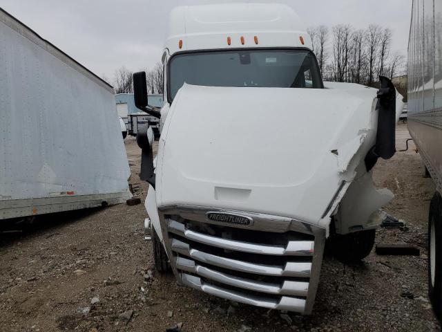 Lot #2448317159 2020 FREIGHTLINER CASCADIA 1 salvage car