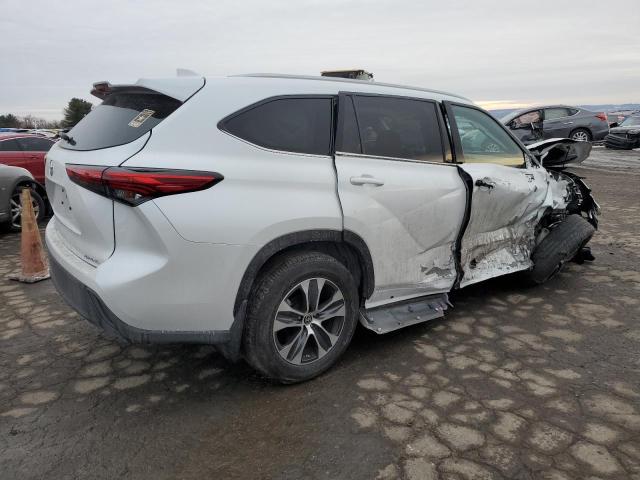 VIN 5TDGZRBH6NS565692 2022 Toyota Highlander, Xle no.3