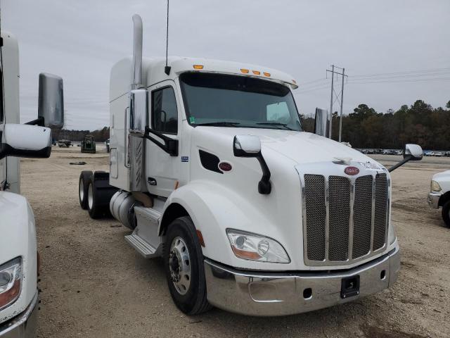 Lot #2329584785 2016 PETERBILT 579 salvage car