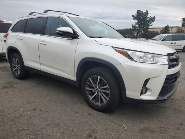 VIN 5TDKZRFH8KS339444 2019 Toyota Highlander, SE no.4