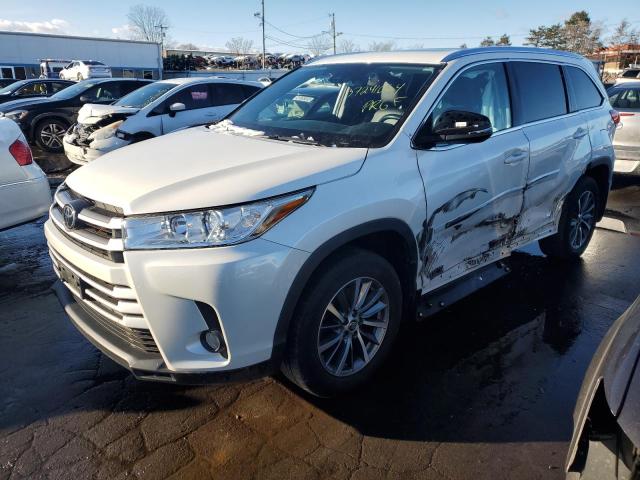 VIN 5TDJZRFH4KS724768 2019 Toyota Highlander, SE no.1